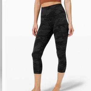 Lululemon Wunder Under High Rise crop leggings 21”, size 8, deep coal camo